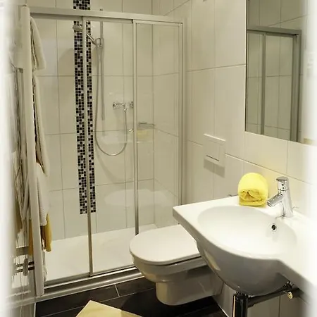 Haus Schoenlechner Homestay